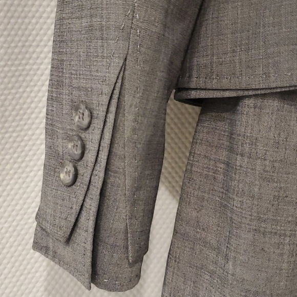 TAHARI suit 2 pieces. Skirt and blazer - Picture 5 of 7